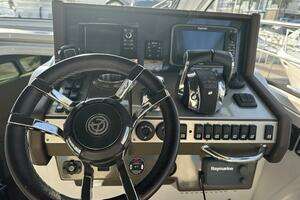 2017 Cruisers Yachts 390 Express Coupe thumbnail 47