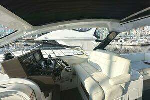 2017 Cruisers Yachts 390 Express Coupe thumbnail 50