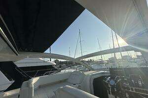 2017 Cruisers Yachts 390 Express Coupe thumbnail 67