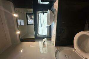 2017 Cruisers Yachts 390 Express Coupe thumbnail 28
