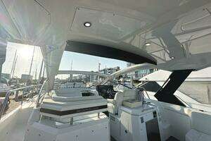 2017 Cruisers Yachts 390 Express Coupe thumbnail 66