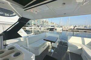 2017 Cruisers Yachts 390 Express Coupe thumbnail 51