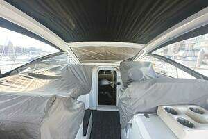 2017 Cruisers Yachts 390 Express Coupe thumbnail 20