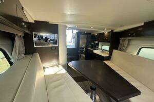2017 Cruisers Yachts 390 Express Coupe thumbnail 31