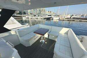 2017 Cruisers Yachts 390 Express Coupe thumbnail 57
