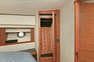 2015 Tiara Yachts C44 Coupe thumbnail 32