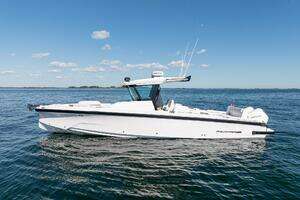 2025 Axopar CCX Center Console thumbnail 8