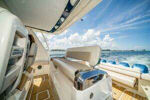 2017 Boston Whaler 42 Outrage thumbnail 19
