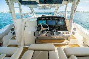 2017 Boston Whaler 42 Outrage thumbnail 33