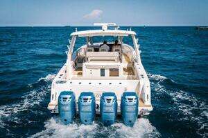 2017 Boston Whaler 42 Outrage thumbnail 2