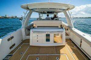 2017 Boston Whaler 42 Outrage thumbnail 14