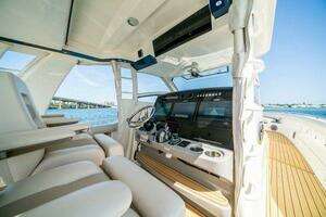 2017 Boston Whaler 42 Outrage thumbnail 34