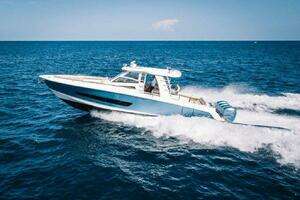 2017 Boston Whaler 42 Outrage thumbnail 4
