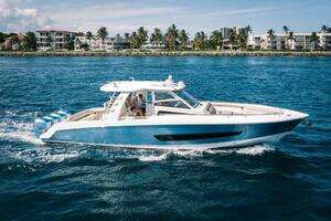 2017 Boston Whaler 42 Outrage thumbnail 40