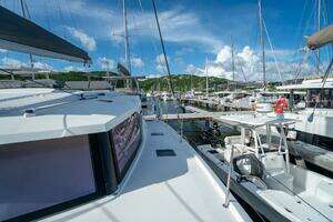 2020 Fountaine Pajot thumbnail 6