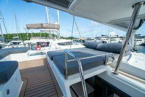 2020 Fountaine Pajot thumbnail 16