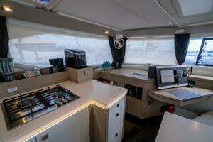2020 Fountaine Pajot thumbnail 46