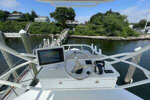 2017 Boston Whaler Outrage thumbnail 21
