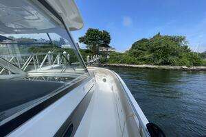 2017 Boston Whaler Outrage thumbnail 16