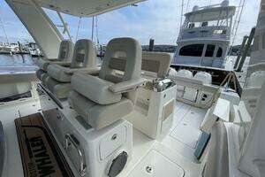 2017 Boston Whaler Outrage thumbnail 8