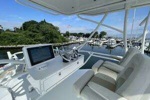 2017 Boston Whaler Outrage thumbnail 20