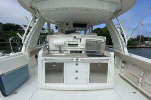 2017 Boston Whaler Outrage thumbnail 6