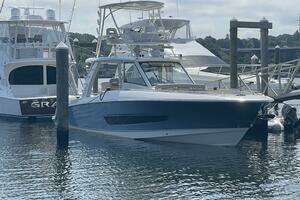 2017 Boston Whaler Outrage thumbnail 2