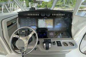 2017 Boston Whaler Outrage thumbnail 10
