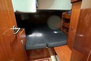 2001 Beneteau 411 thumbnail 25