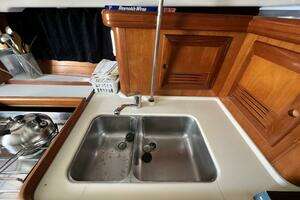 2001 Beneteau 411 thumbnail 17
