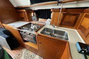 2001 Beneteau 411 thumbnail 12