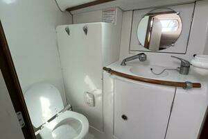 2001 Beneteau 411 thumbnail 24