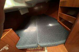 2001 Beneteau 411 thumbnail 26