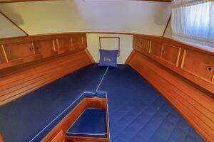 1998 Grand Banks 38 Eastbay EX thumbnail 23