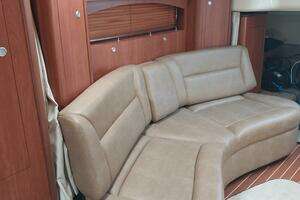 2011 Monterey 340 Sport Yacht thumbnail 11