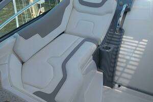 2011 Monterey 340 Sport Yacht thumbnail 4