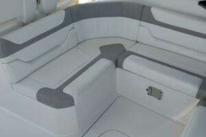 2011 Monterey 340 Sport Yacht thumbnail 7