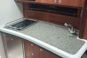 2011 Monterey 340 Sport Yacht thumbnail 10
