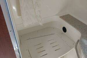 2011 Monterey 340 Sport Yacht thumbnail 16
