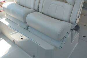 2011 Monterey 340 Sport Yacht thumbnail 5