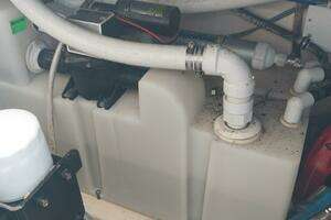2011 Monterey 340 Sport Yacht thumbnail 25