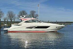 2016 Sea Ray 510 Sundancer thumbnail 2