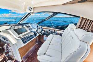 2016 Sea Ray 510 Sundancer thumbnail 43