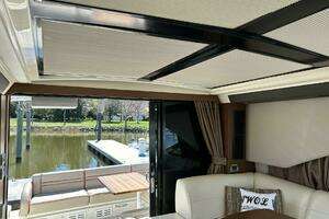 2016 Sea Ray 510 Sundancer thumbnail 10