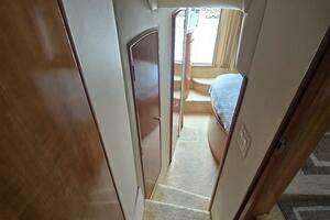 2002 Carver 444 Cockpit Motor Yacht thumbnail 37