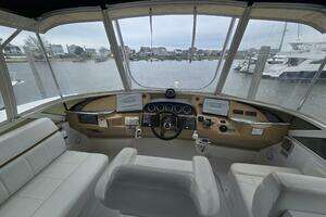 2002 Carver 444 Cockpit Motor Yacht thumbnail 18