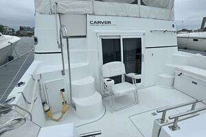 2002 Carver 444 Cockpit Motor Yacht thumbnail 9