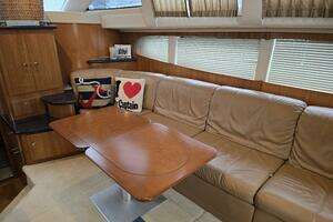 2002 Carver 444 Cockpit Motor Yacht thumbnail 27