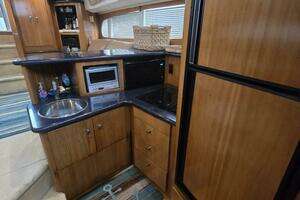 2002 Carver 444 Cockpit Motor Yacht thumbnail 32