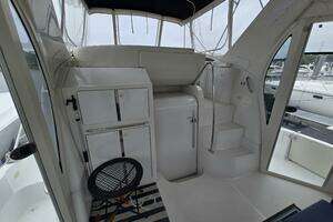 2002 Carver 444 Cockpit Motor Yacht thumbnail 17